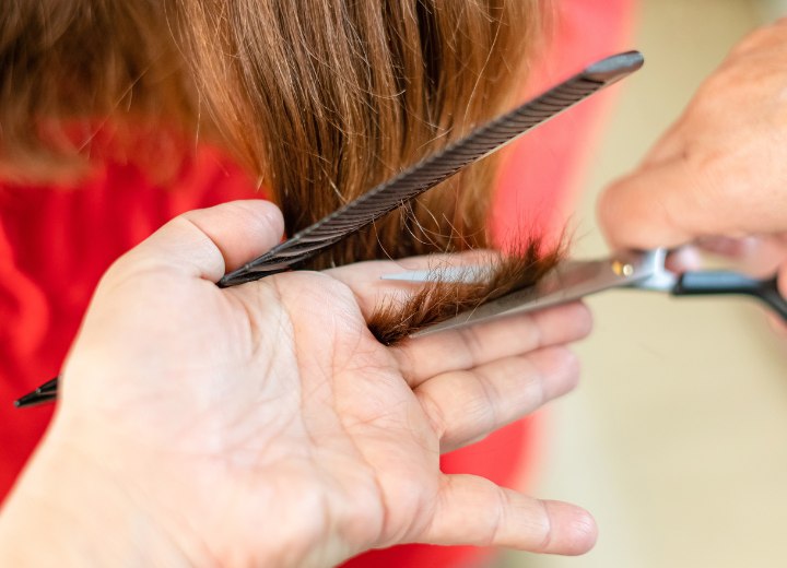 Cortar las puntas del cabello largo